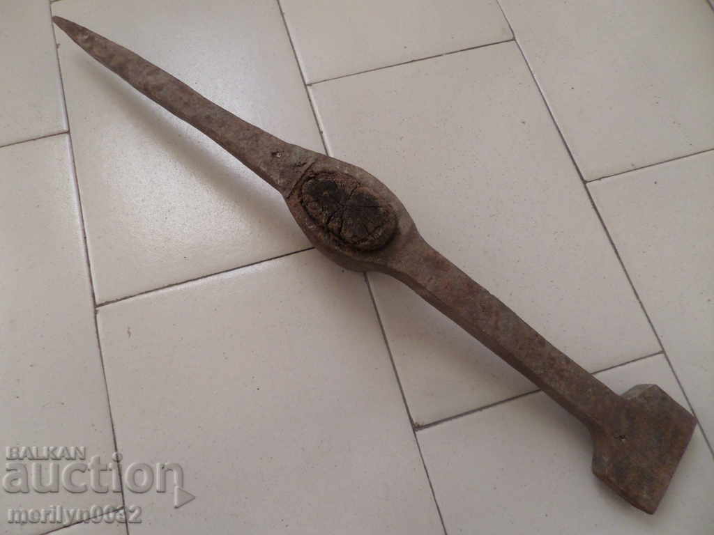 Auction An old hand-forged tool forged wrought iron Auction An old hand-forged tool forged wrought iron