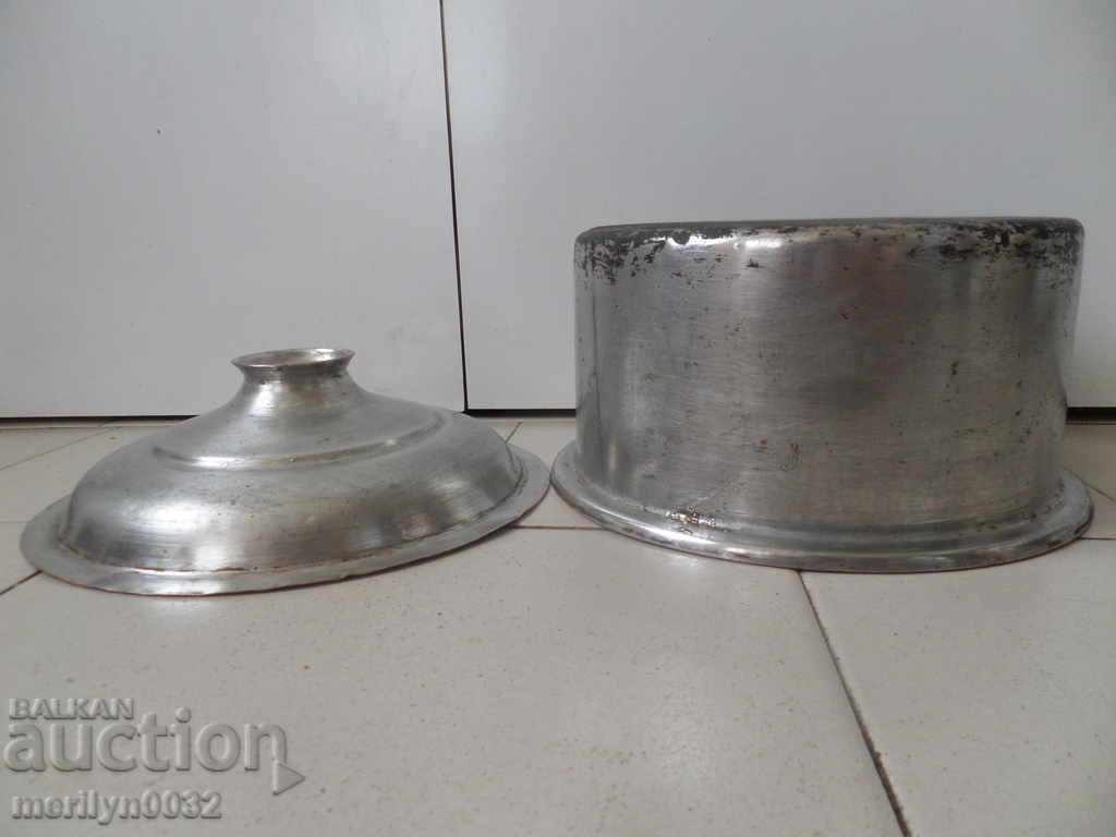 An old tinned pot, a baker's copper pot with lid with price 85.00 BGN | € 43.46