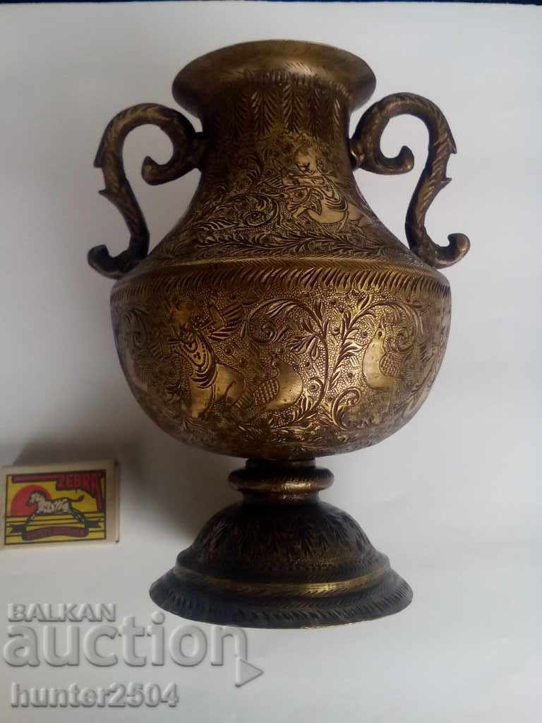 Vaza din bronz, Sachan?, inaltime 210mm, gravata manual. cu preț € 33.95 | 66.40 BGN Vaza din bronz, Sachan?, inaltime 210mm, gravata manual. cu preț € 33.95 | 66.40 BGN