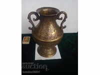 Bronze vase, sachan ?, h. 210 mm, Engraved manually.