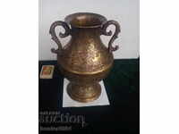 Vaza din bronz, Sachan?, inaltime 210mm, gravata manual.