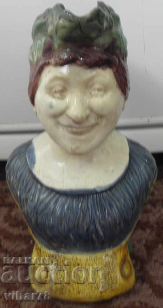 O ghiveci veche modelata si pictata manual