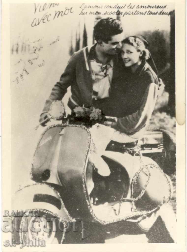 Postcard - greeting - In-love youngsters with a moped