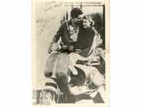 Καρτ ποστάλ - χαιρετισμός - Νεαρά αγόρια με ένα μοτοποδήλατο