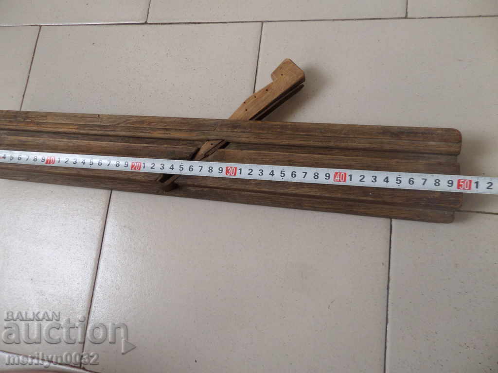Delivery of Old woodworking planer tool with knife