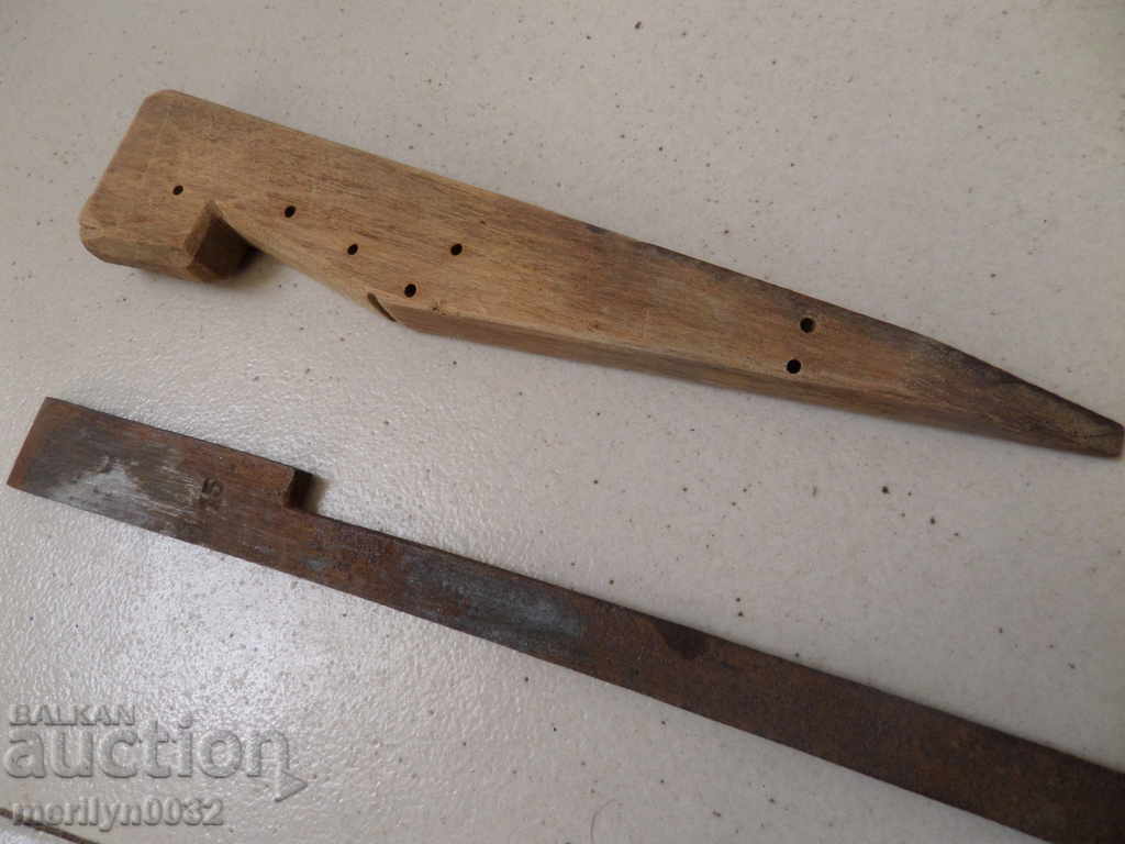 Old woodworking planer tool with knife - 5