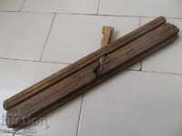 Instrument vechi de rindeau pentru prelucrarea lemnului cu cuțit