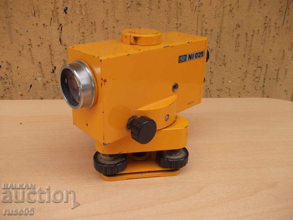 Level "CARL ZEISS JENA - NI 025" with price 300.00 BGN | € 153.39 Level "CARL ZEISS JENA - NI 025" with price 300.00 BGN | € 153.39