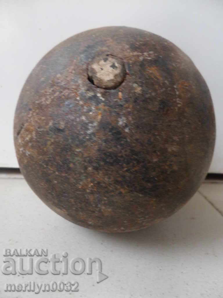 An old cannon top gun moves, a Crimean warfare BOB with price 58.00 BGN | € 29.65 An old cannon top gun moves, a Crimean warfare BOB with price 58.00 BGN | € 29.65