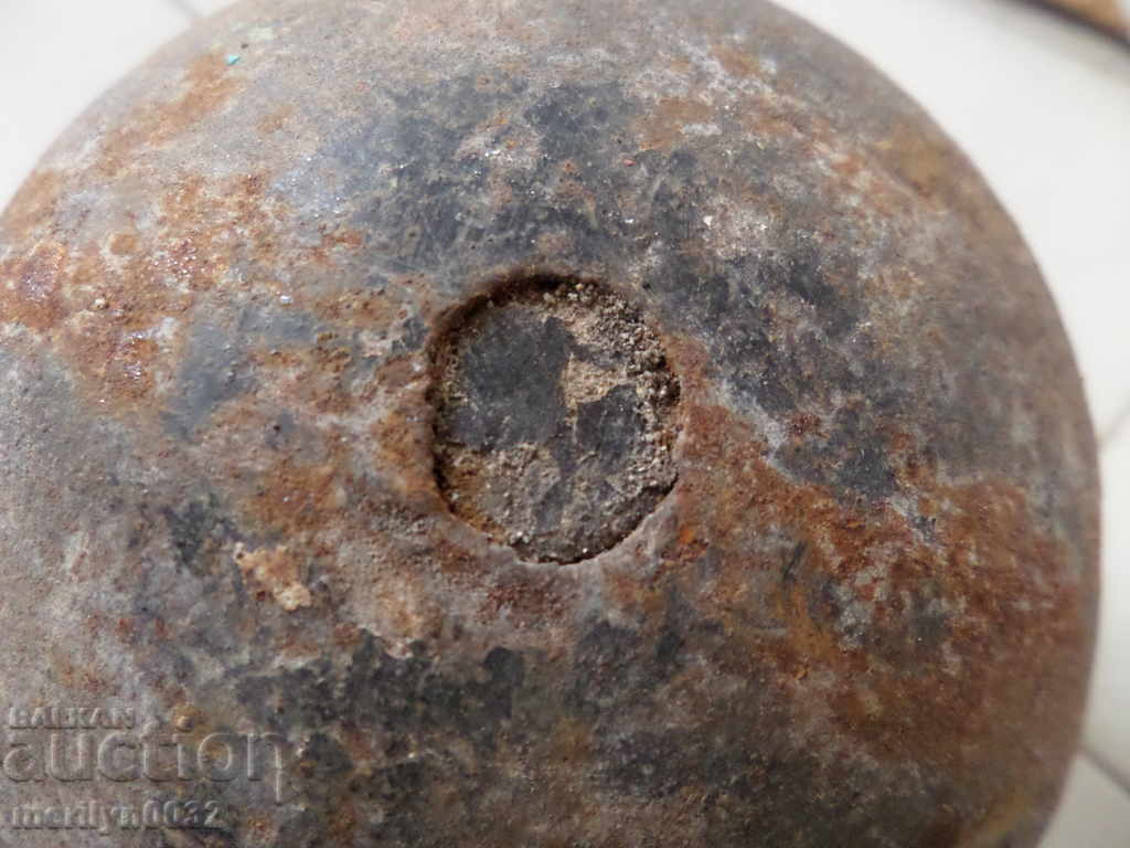 An old cannon top gun moves, a Crimean warfare BOB - 5 An old cannon top gun moves, a Crimean warfare BOB - 5