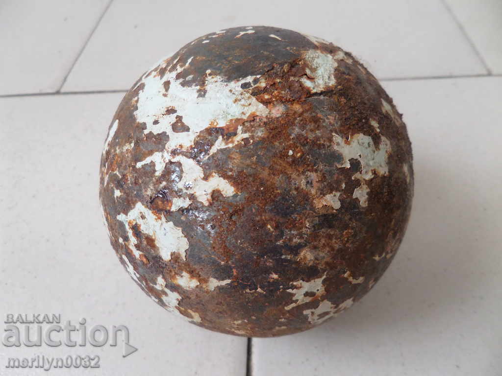 An old cannon top gun moves, a Crimean warfare BOB with price 55.00 BGN | € 28.12 An old cannon top gun moves, a Crimean warfare BOB with price 55.00 BGN | € 28.12