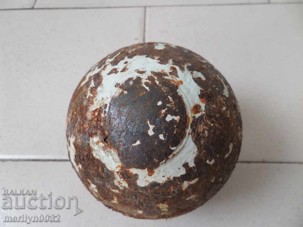 Delivery of An old cannon top gun moves, a Crimean warfare BOB Delivery of An old cannon top gun moves, a Crimean warfare BOB