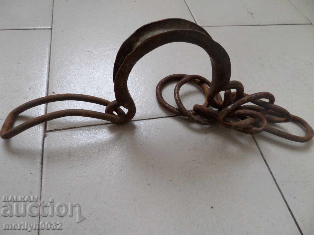 Delivery of Eyebrows, pillows, handcuffs, chains, wrought iron Delivery of Eyebrows, pillows, handcuffs, chains, wrought iron