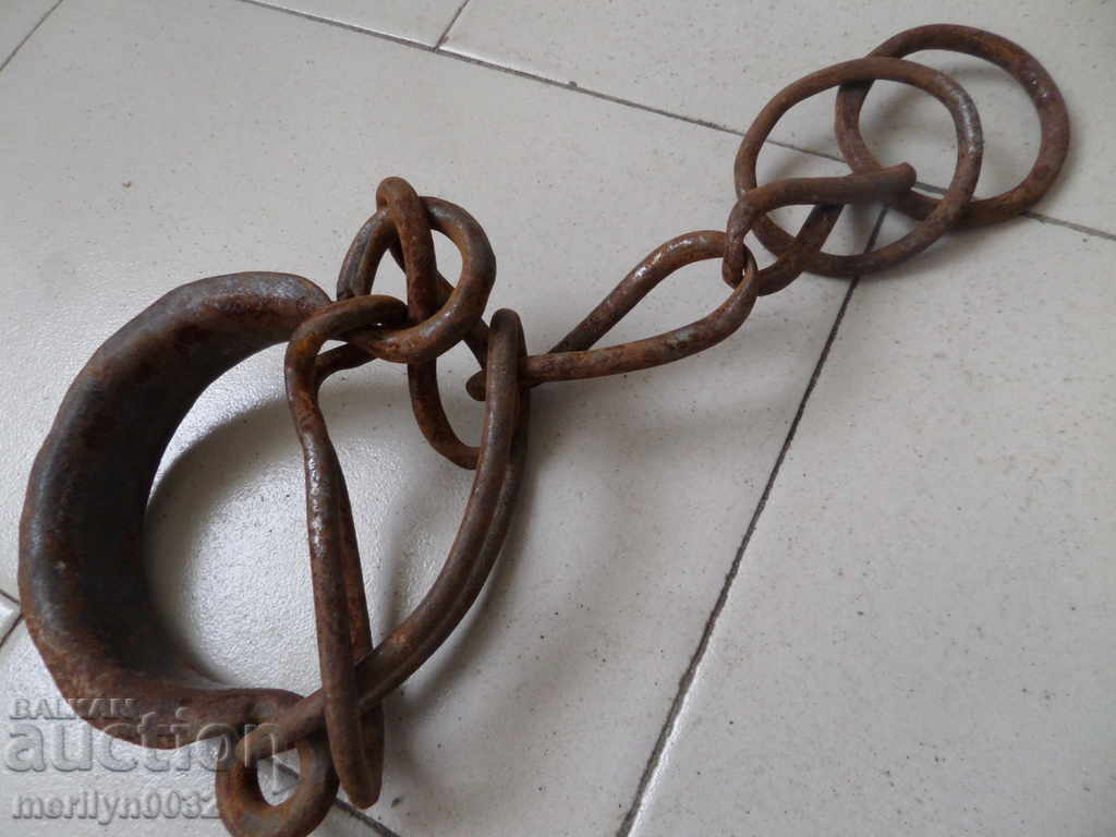 Eyebrows, pillows, handcuffs, chains, wrought iron - 5 Eyebrows, pillows, handcuffs, chains, wrought iron - 5