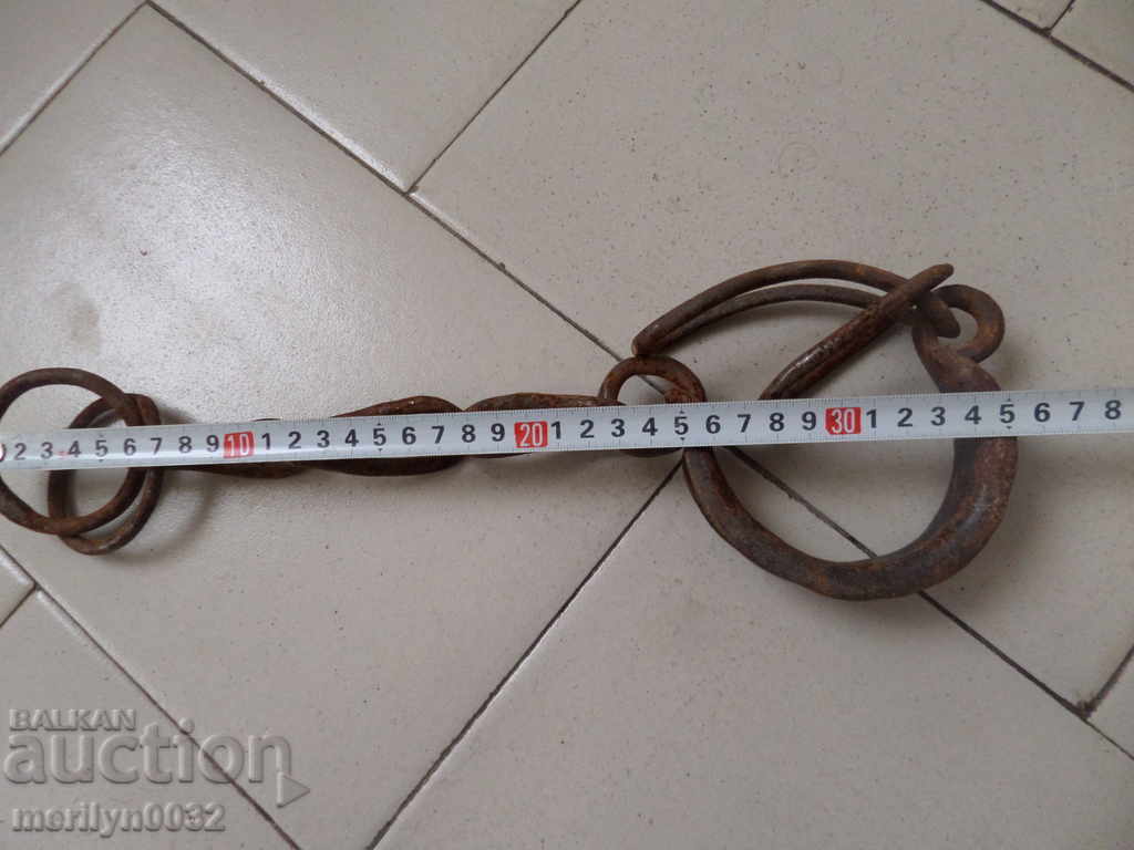 Eyebrows, pillows, handcuffs, chains, wrought iron - 6 Eyebrows, pillows, handcuffs, chains, wrought iron - 6