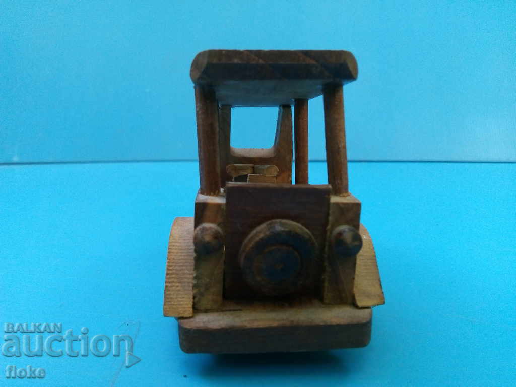 Delivery of Wooden mock-tricycle Delivery of Wooden mock-tricycle