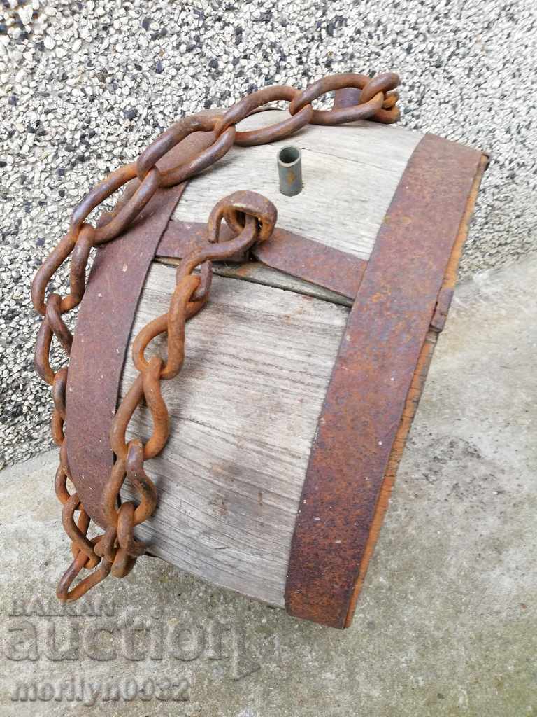 Delivery of Old bucket, flask, barrel, crank, wooden