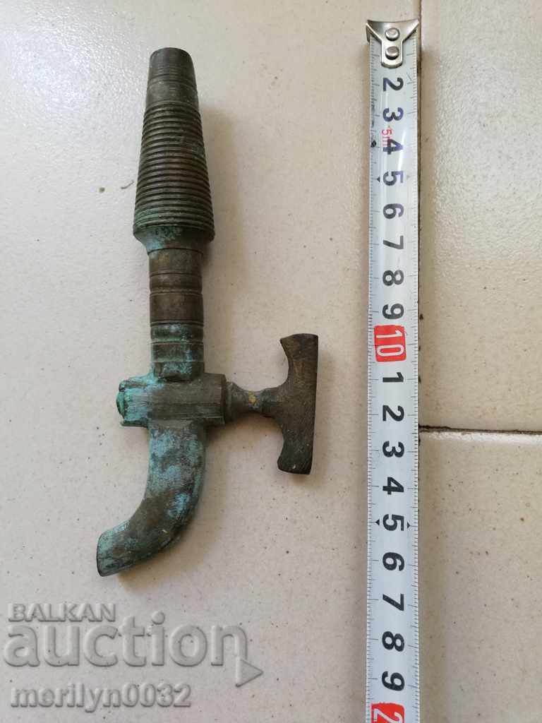 Delivery of Ancient bronze crane Delivery of Ancient bronze crane