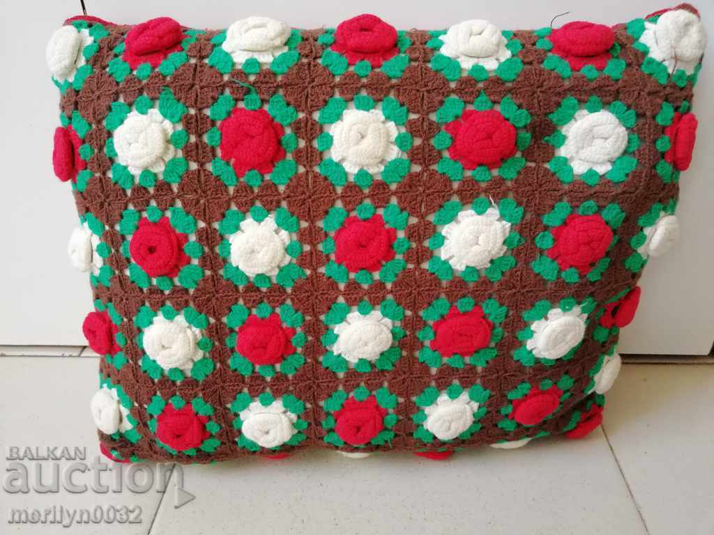 Cushion with puffed cover knitting embroidery