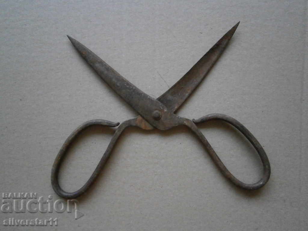 Auction  Renaissance forged scissors primitive scissors
