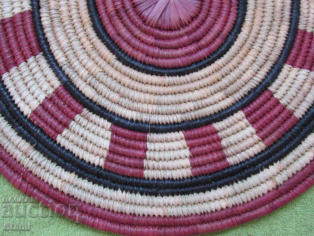 Licitație Covoraș decorativ din rafie țesut manual, Africa
