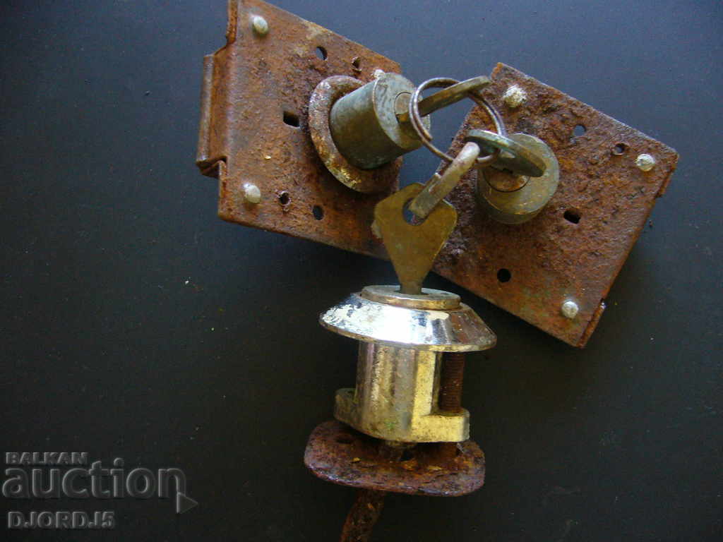 Auction Lot of three old key locks Auction Lot of three old key locks