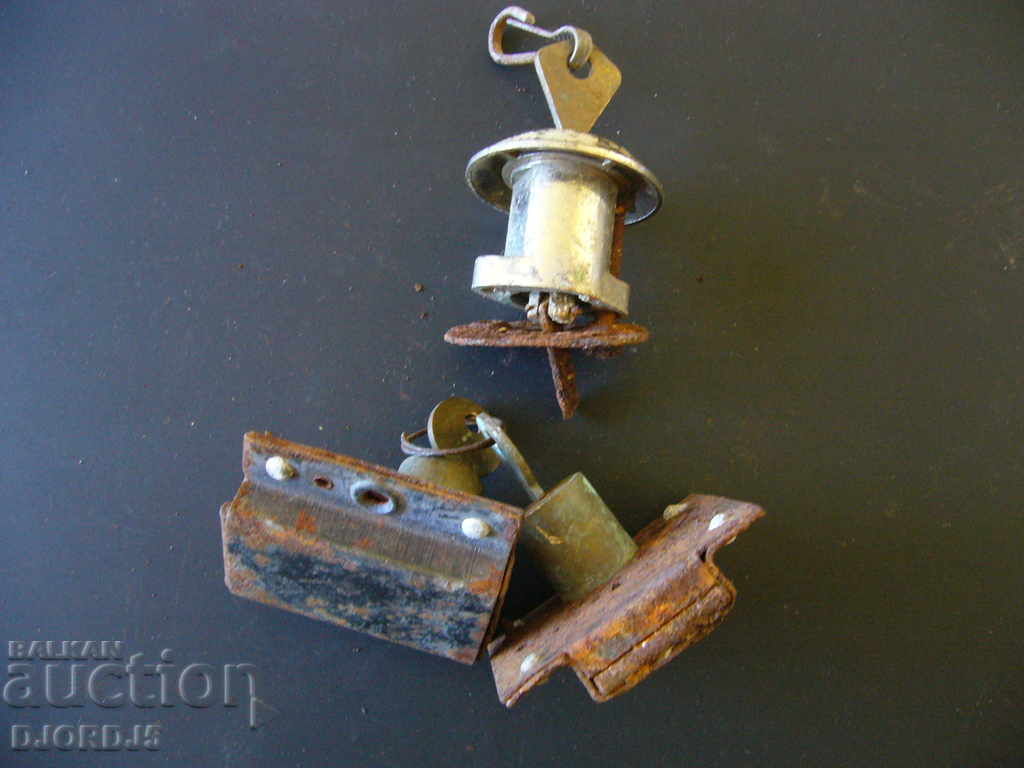 Lot of three old key locks - 5 Lot of three old key locks - 5
