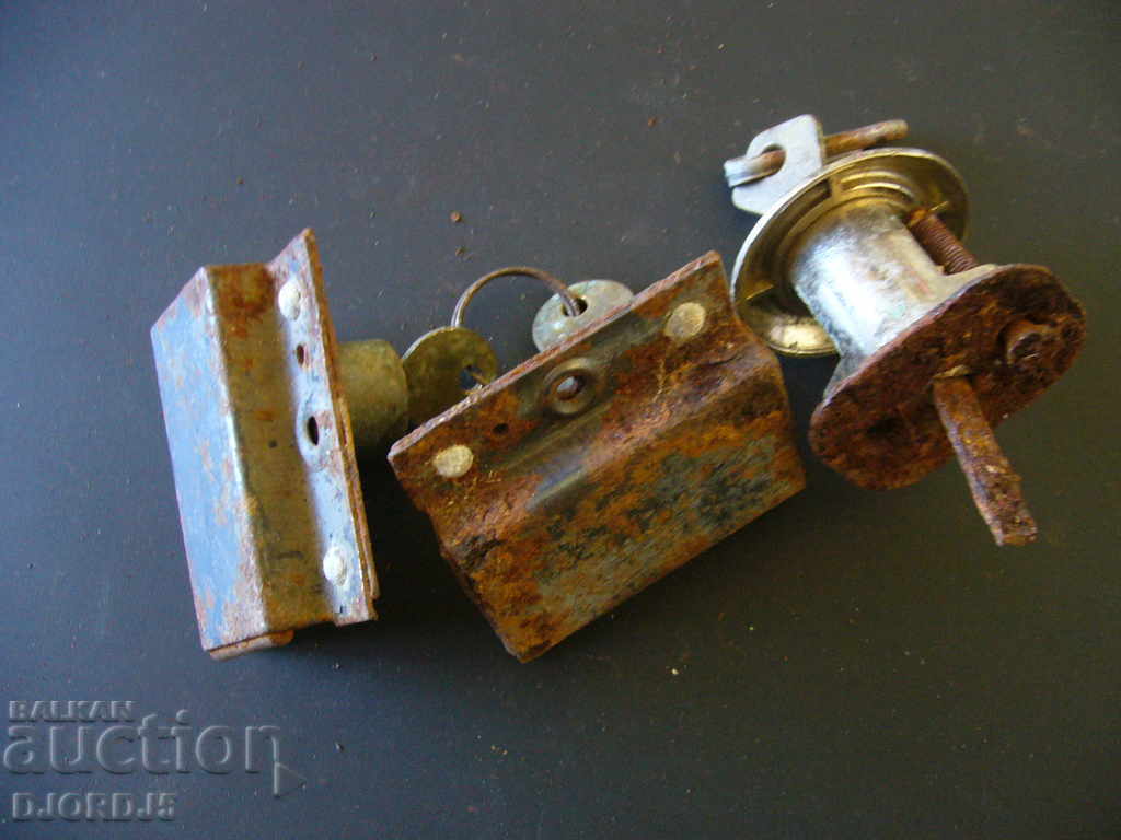 Lot of three old key locks - 7 Lot of three old key locks - 7