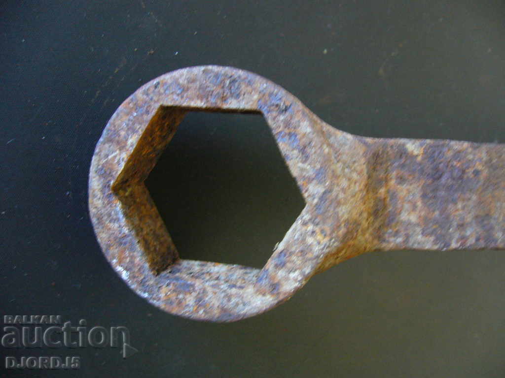 Auction Old very strong key Auction Old very strong key