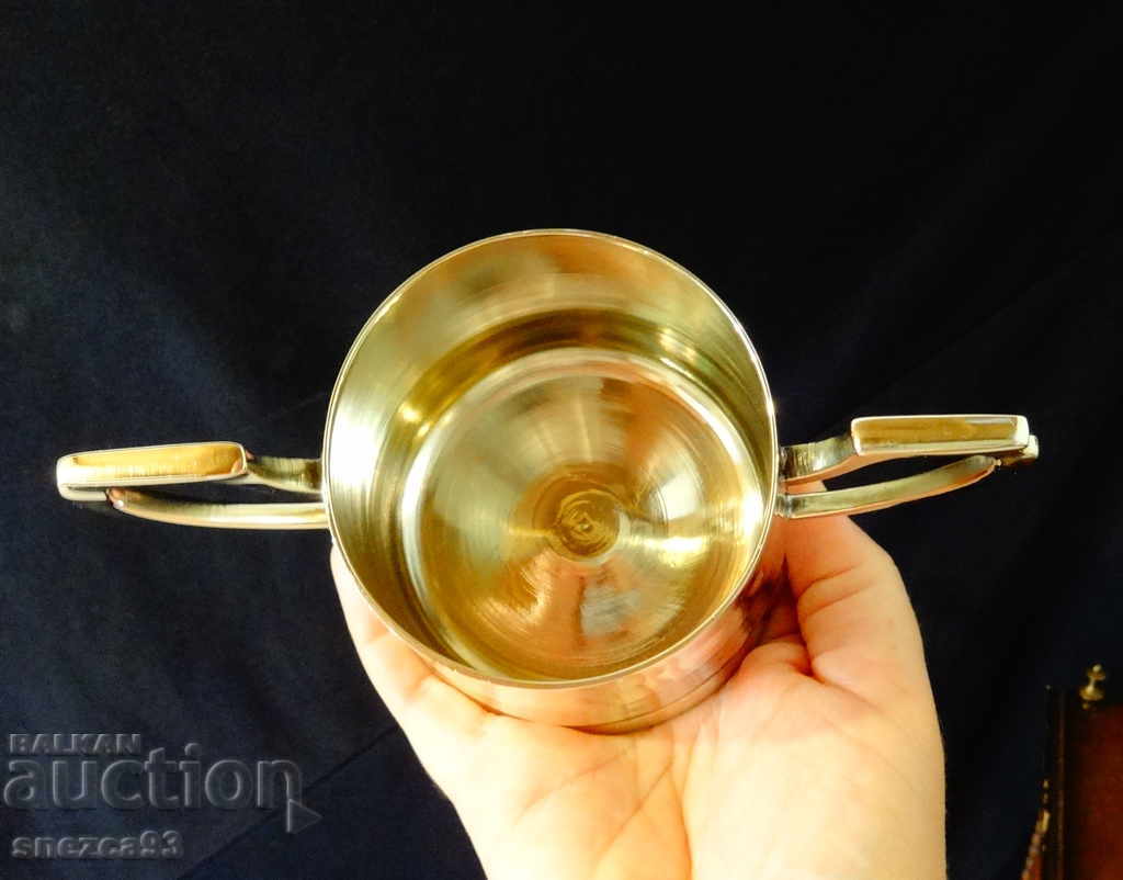 Delivery of English bronze cup, tankard, kylix Delivery of English bronze cup, tankard, kylix
