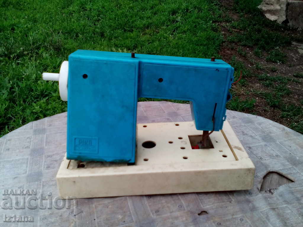 Auction MICHAELA Children's Sewing Machine Auction MICHAELA Children's Sewing Machine