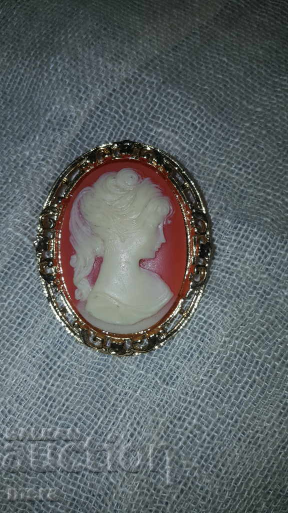 Kamea Brooch with price 45.00 BGN | € 23.01 Kamea Brooch with price 45.00 BGN | € 23.01