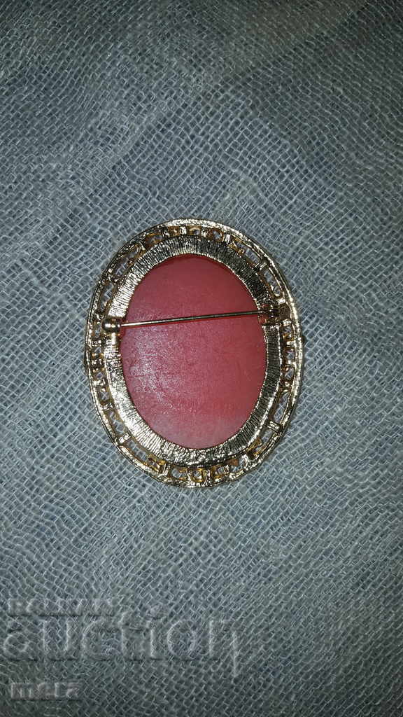 Delivery of Kamea Brooch Delivery of Kamea Brooch