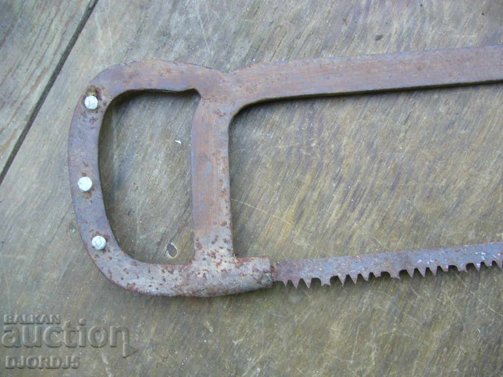 ferăstrău vechi cu preț 5.00 BGN | € 2.56