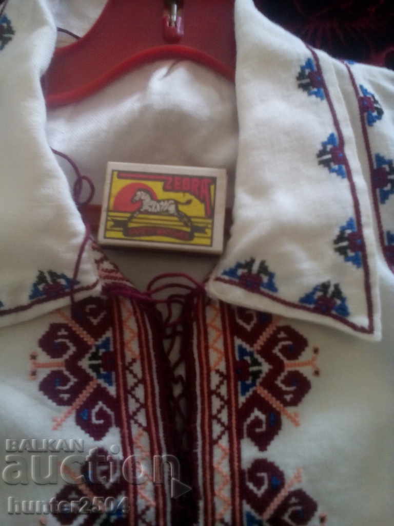 Delivery of BLOUSES - cotton, embroidery, number 32-38, d.58cm. Delivery of BLOUSES - cotton, embroidery, number 32-38, d.58cm.