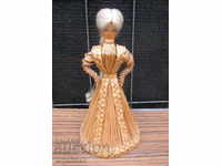 старинна Българска фолклорна сламена кукла с народна носия