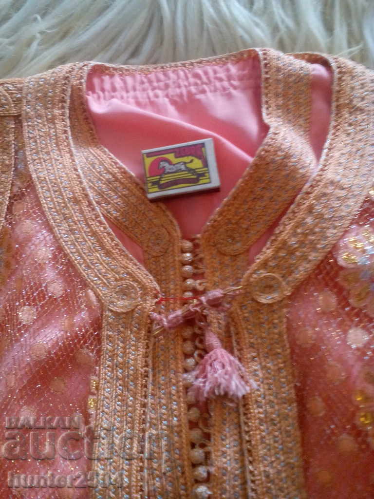 Delivery of Petticoat, silk/The Little Bride-Bollywood/size 38-48, 117 buttons.