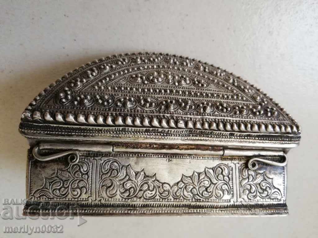 Auction Box for snuff Vazrazhdane silver 133.8g hammered granulation Auction Box for snuff Vazrazhdane silver 133.8g hammered granulation