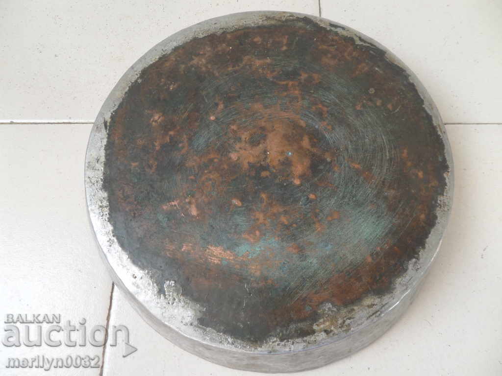 Delivery of An old copper baking tin tray copper pot Delivery of An old copper baking tin tray copper pot