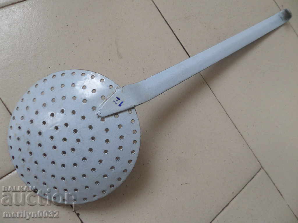 Old grateful spoon with enamel, wounded socialist, Bulgaria with price 19.00 BGN | € 9.71 Old grateful spoon with enamel, wounded socialist, Bulgaria with price 19.00 BGN | € 9.71