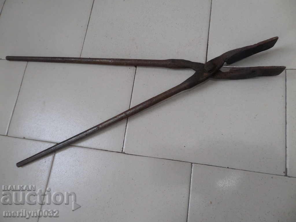 Auction  Old blacksmith's tongs, wrought iron, tool