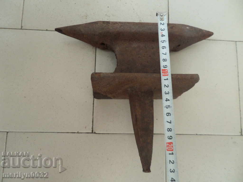 Auction An old anvil, a forging tool, a tool Auction An old anvil, a forging tool, a tool