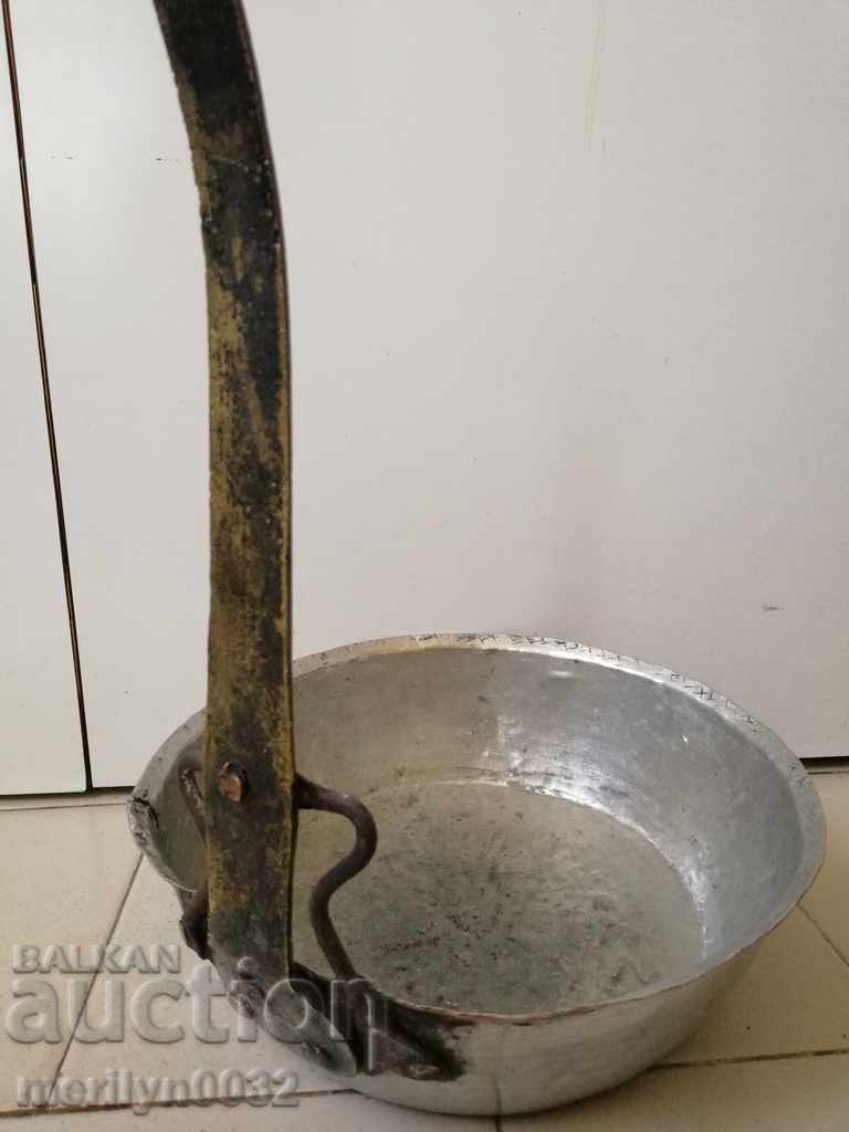 An old copper pan, a baker, a tray, a copper pot - 5 An old copper pan, a baker, a tray, a copper pot - 5