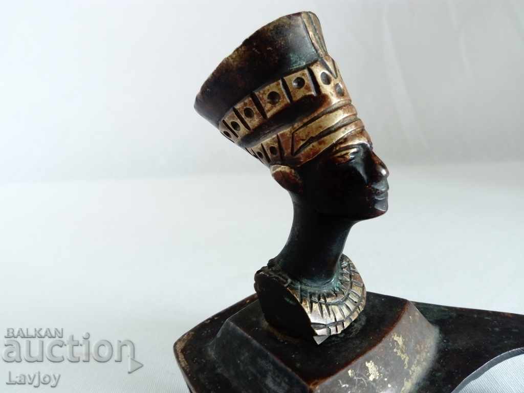 Delivery of Nefertiti Inkwell Delivery of Nefertiti Inkwell