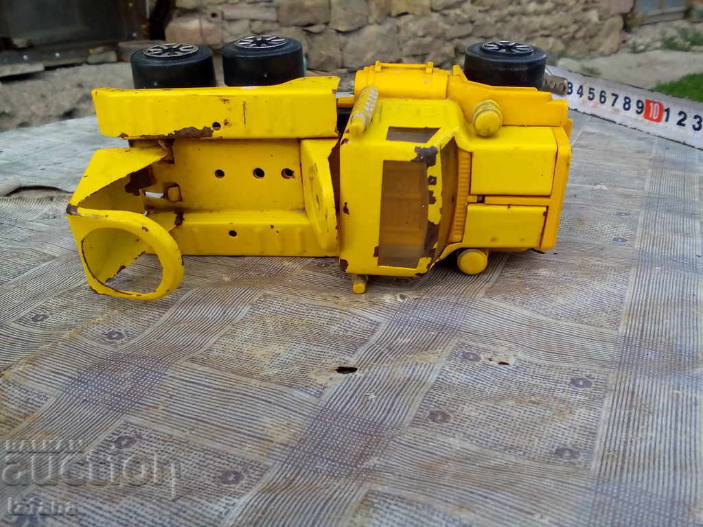 Старо метално камионче - 5 Старо метално камионче - 5