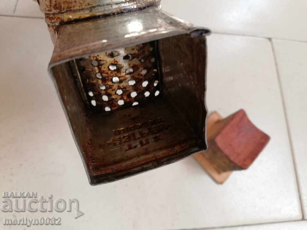 Delivery of Machine for grinding fruit nuts, grinder, mill, salt Delivery of Machine for grinding fruit nuts, grinder, mill, salt