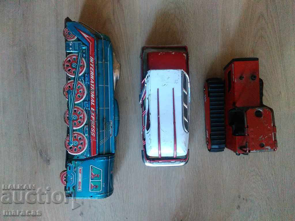 Lot of old metal toys Lot of old metal toys