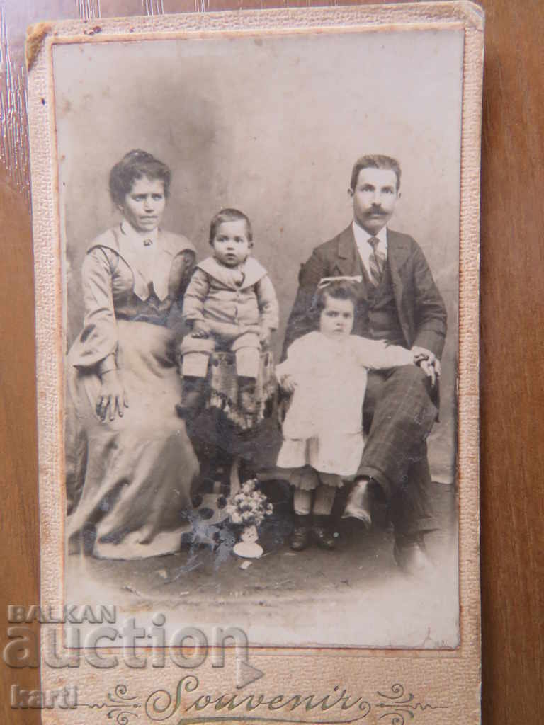 Παλιές φωτογραφίες - Χαρτόνι - ΜΙΚΡΟ με τιμή 8.99 BGN | € 4.60 Παλιές φωτογραφίες - Χαρτόνι - ΜΙΚΡΟ με τιμή 8.99 BGN | € 4.60