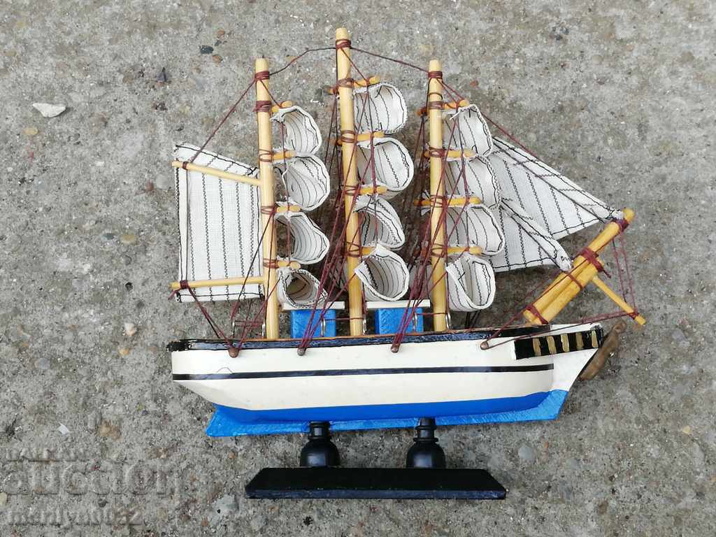 Navele de mici dimensiuni de navă cu preț 33.00 BGN | € 16.87 Navele de mici dimensiuni de navă cu preț 33.00 BGN | € 16.87