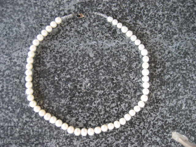 Colier de perle vechi purta bijuterii